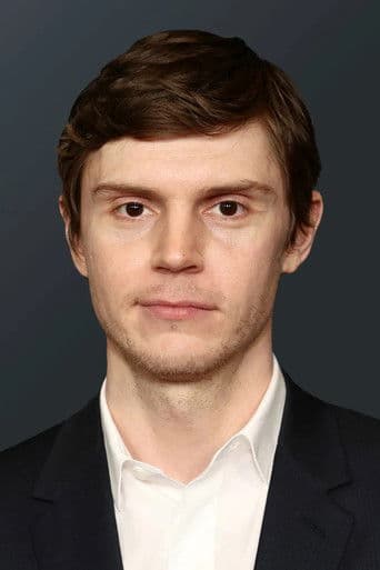 Evan Peters's photo